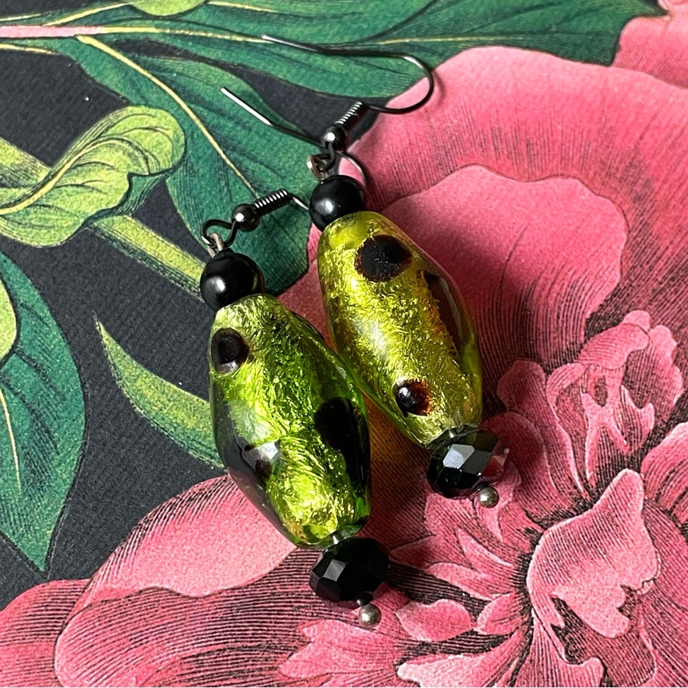 Vintage/modern foiled green art glass dangle earrings with applied spots